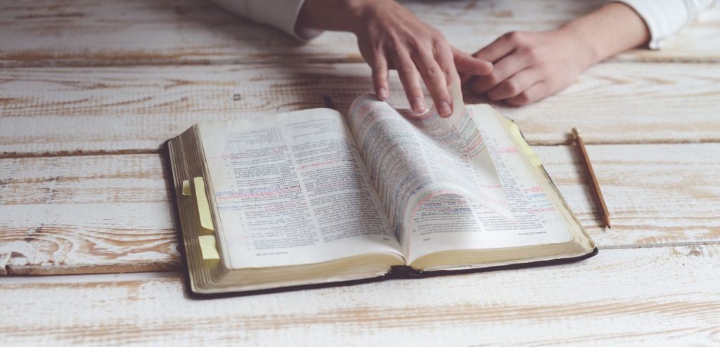 5 pasos para estudiar la biblia facil